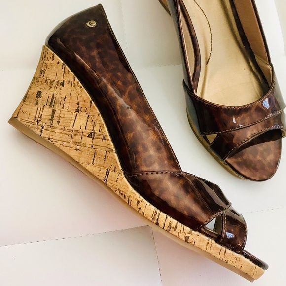 LIFE STRIDE 8.5 Wide Open Toe Brown Gold Buckle High Heels Womens SOFT SYSTEM